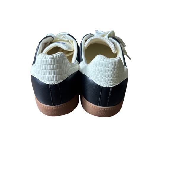 NWOB Back 70 Black and Cream Cloud Sneakers Sz 39 (8.5) - Picture 3 of 4